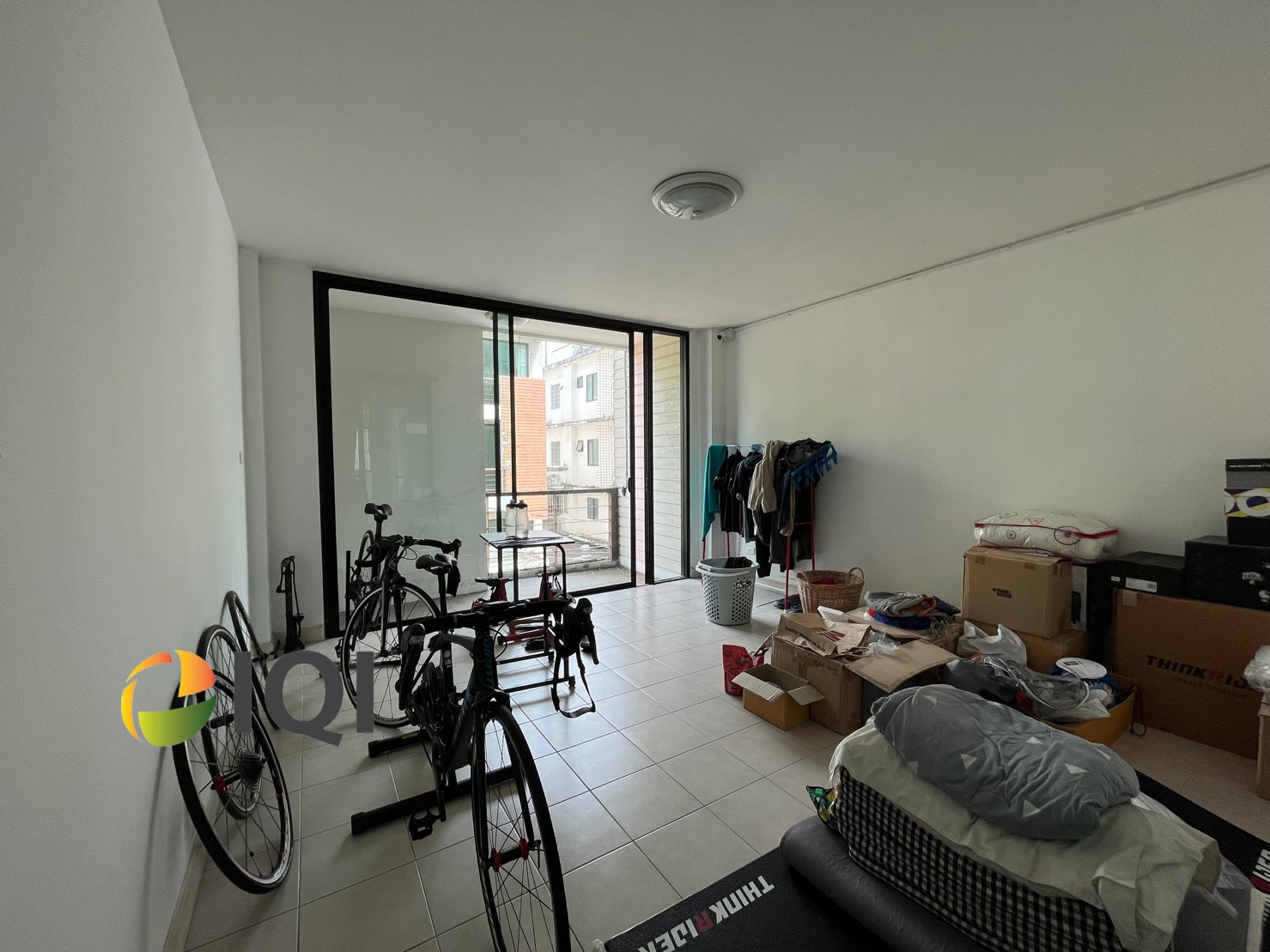 ขาย อาคารพาณิชย์ 3.5 ชั้น The Village ปัญญา-รามอินทรา