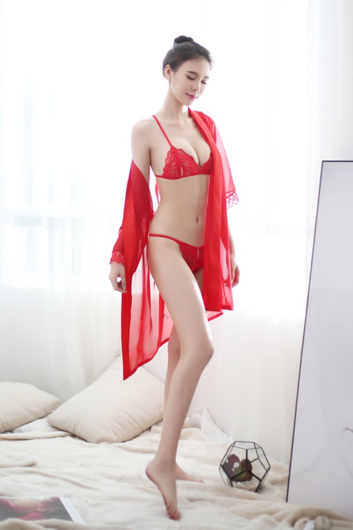 N369 ชุดคลุมนอนเซ็กซี่ เสื้อคลุมนอนเป็นผ้าชีฟอง(ผ้าอยู่ทรงไม่ยืด)แต่งขอบด้วยผ้าเนื้อมัน ตรงชายแขนเสื้อเป็นผ้าลูกไม้มาพร้อมกับสายคาดเอว บราและจีสตริงลูกไม้ค่ะ