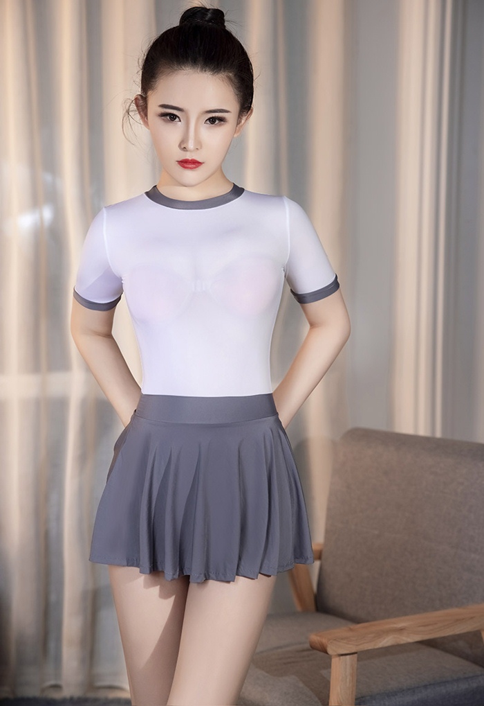 L002 ชุดว่ายน้ำพละเซ็กซี่ ชุดบอดี้สูทเปิดเป้าแบบมีกระโปรงแยกใส่ รหัสนี้มาในแบบ2ชิ้น ตัวชุดเป็นบอดี้สูทผ้ายืดเนื้อบางนิ่มลื่นมือ ตรงเป้าเป็นขอเกี่ยวสามารถปลดได้ มาพร้อมกับกระโปรงบานสั้นตามรูปถ่ายสินค้าจริงเลยค่ะ