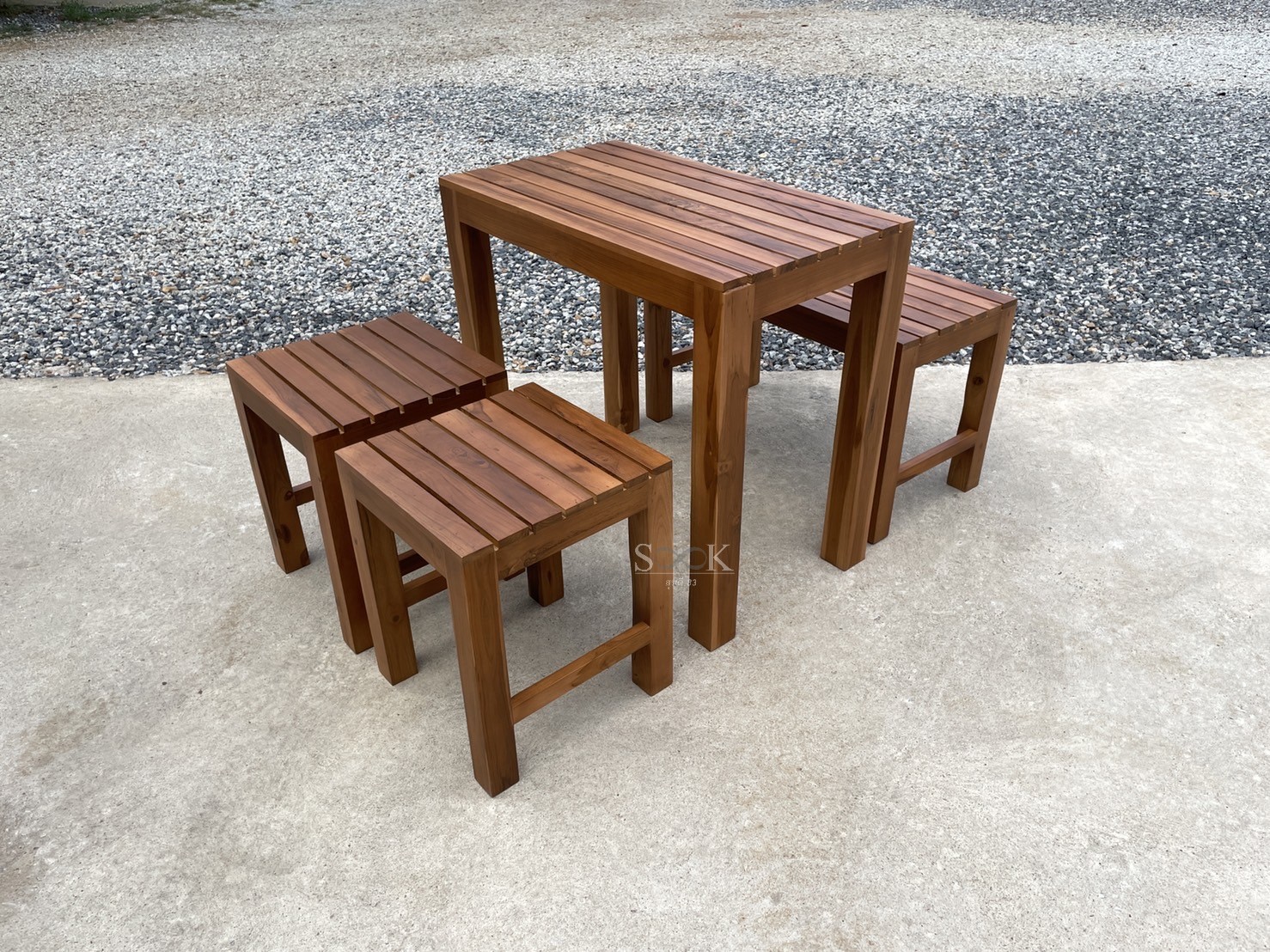 ชุดโต๊ะกินข้าวไม้ระแนง