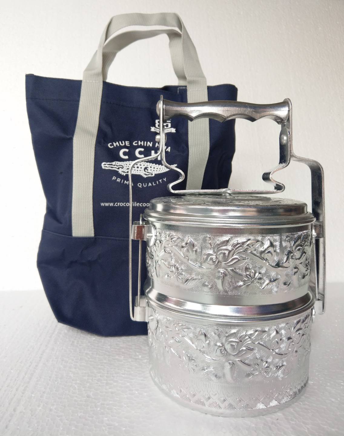 ปิ่นโตลายไทย 14 ซม. 2 ชั้น พร้อมกระเป๋าผ้า ตราจระเข้