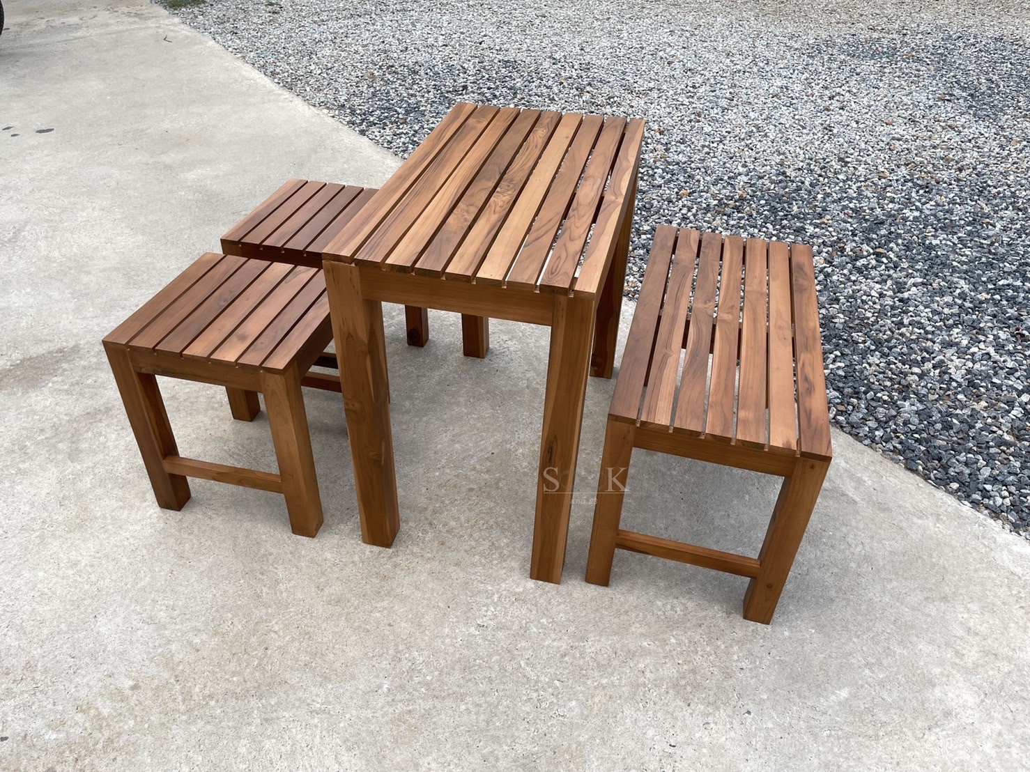 ชุดโต๊ะกินข้าวไม้ระแนง