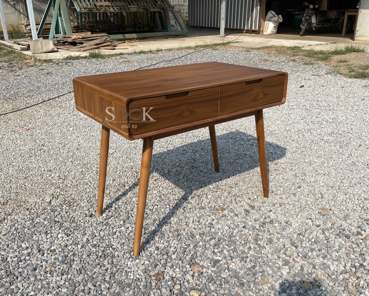 โต๊ะเขียนหนังสือแคปซูลมินิมอล