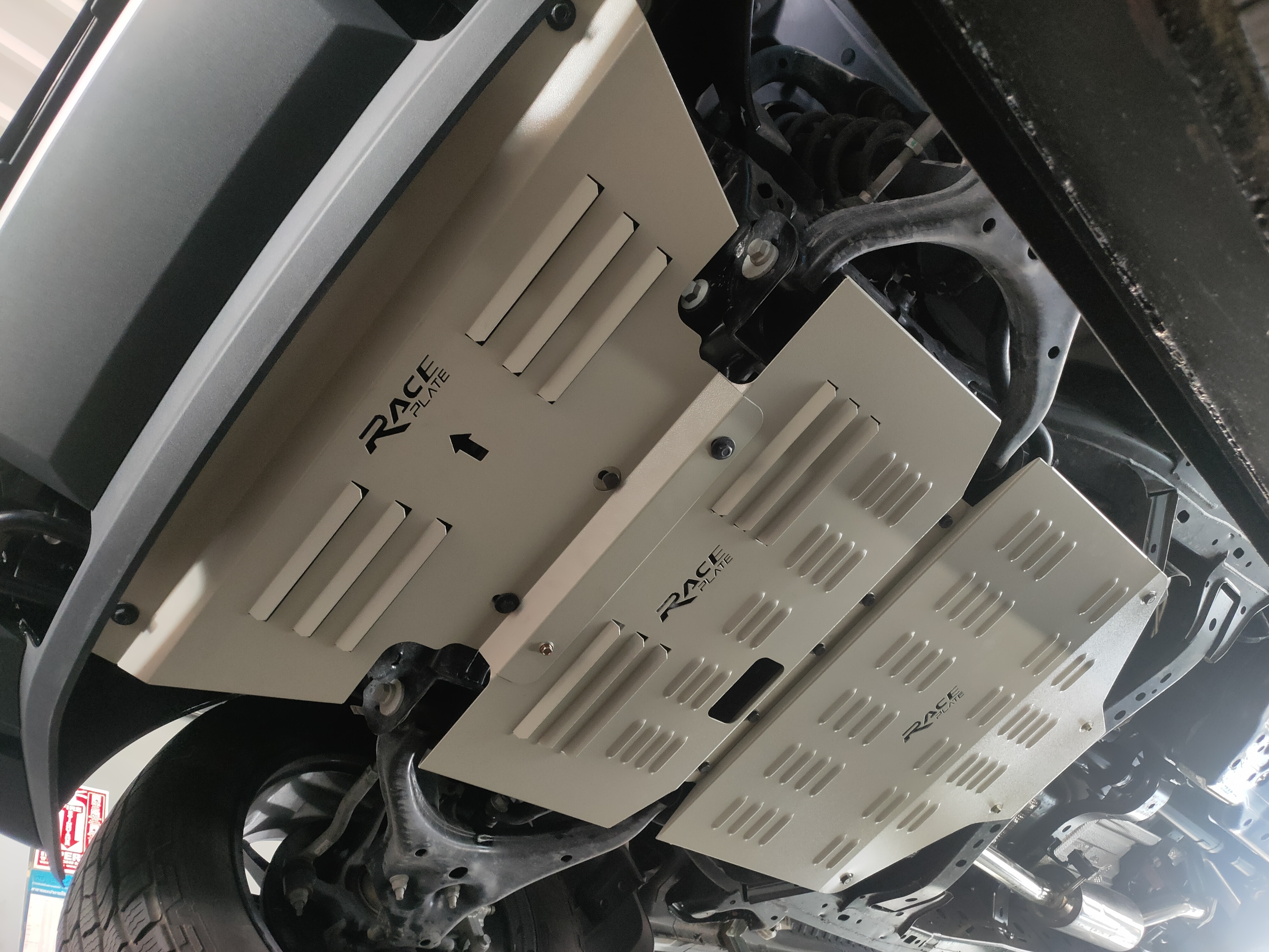 แผ่นปิดใต้ห้องเครื่องอลูมิเนียม Ford Ranger Next-gen Raptor, Everest 2022 Raceplate_Undertray