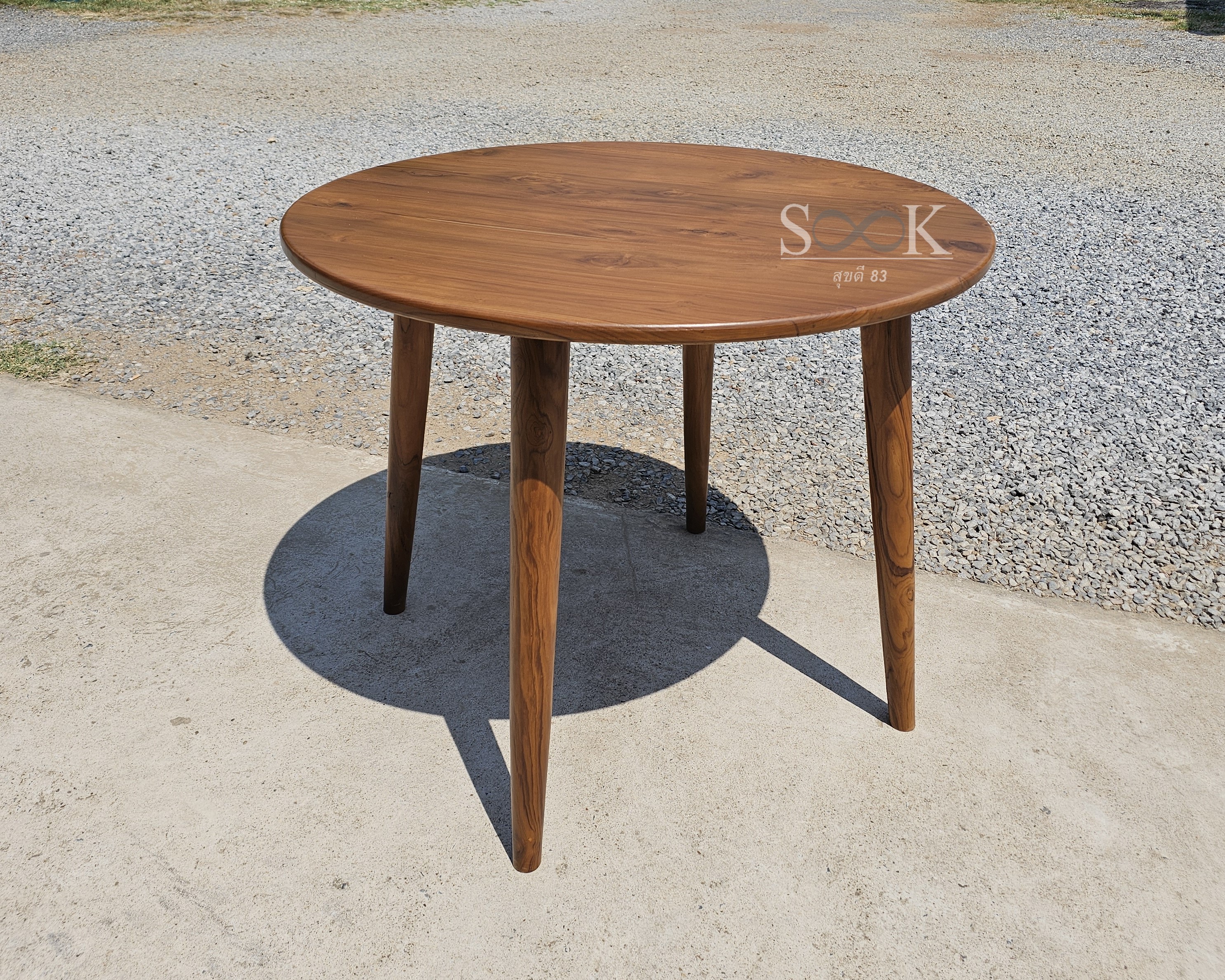 โต๊ะกินข้าวกลมขากลมเฉียง 1 ม.