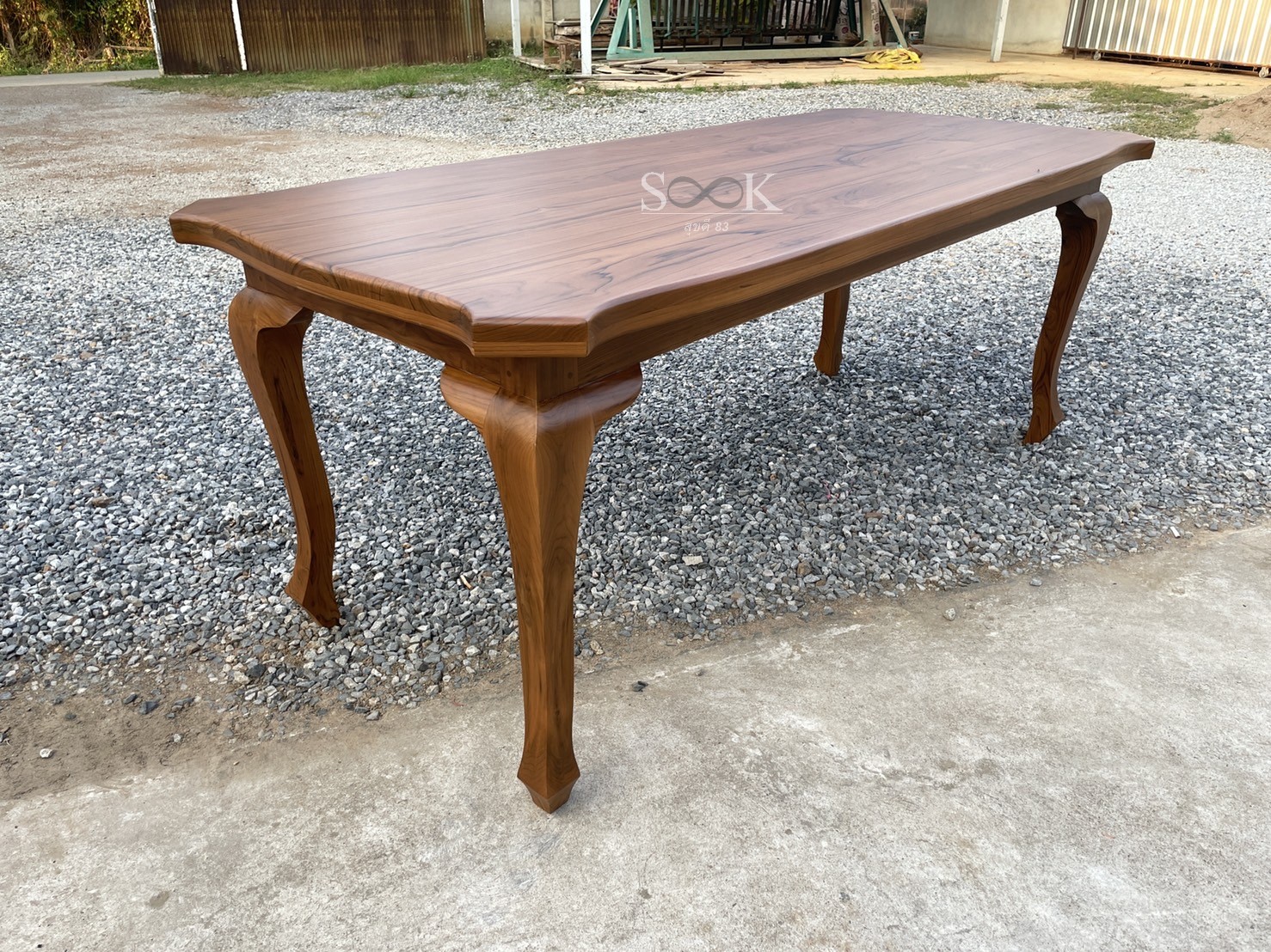 โต๊ะอาหารหลังเต่า