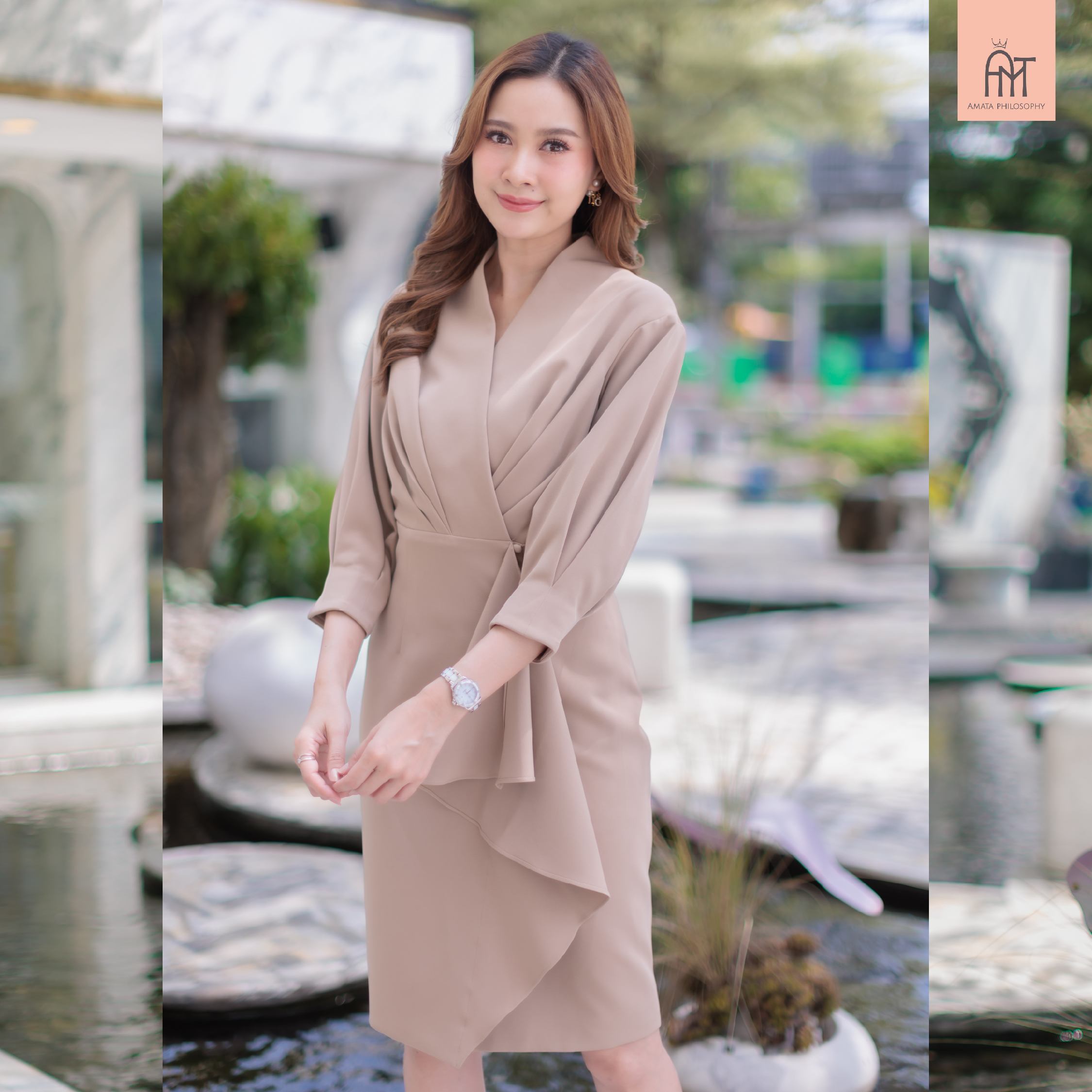 AMATA เดรส Ms. Holmes สีน้ำตาล