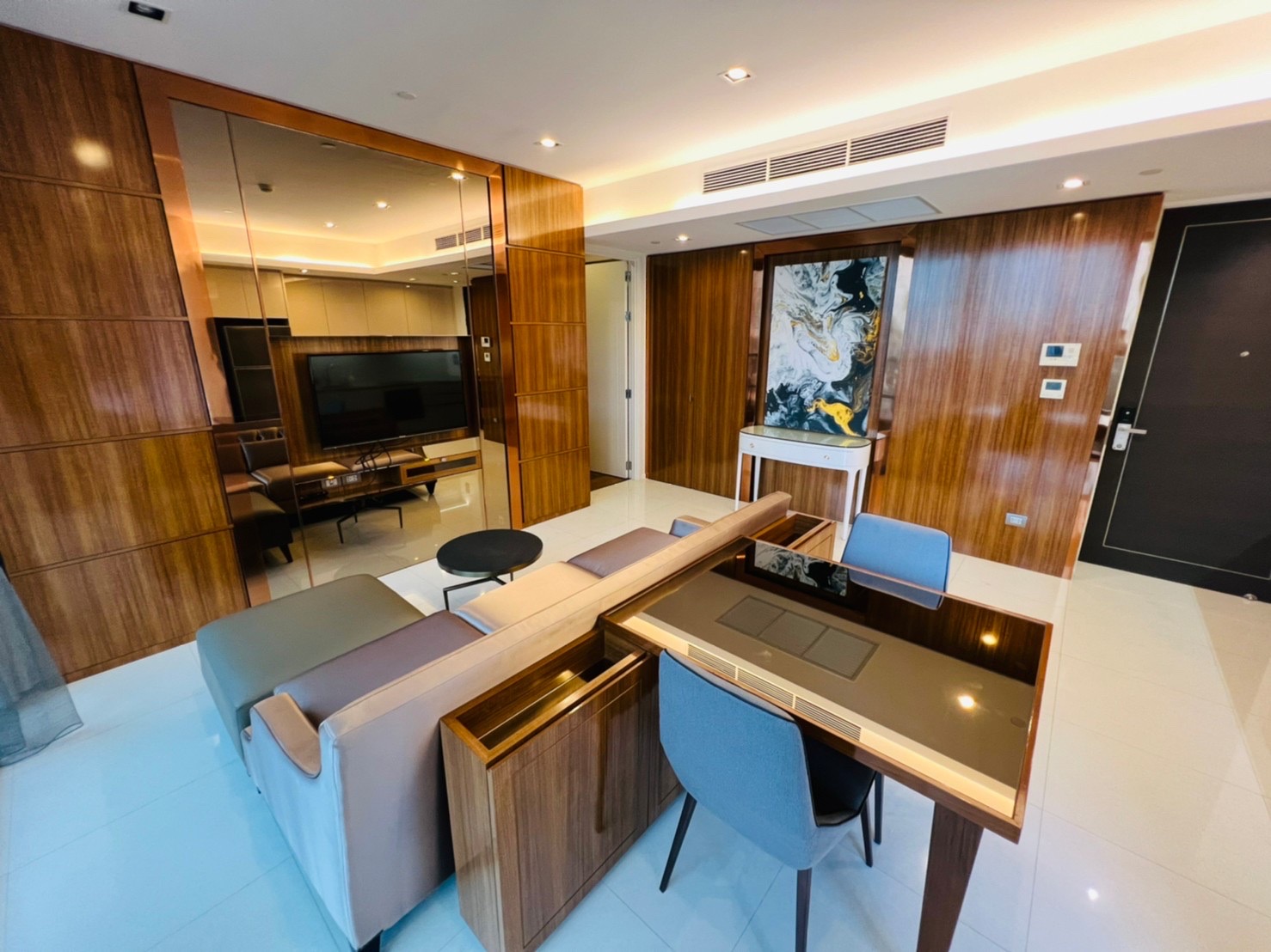 ขายคอนโดสุดหรู เดอะ แบงค็อก สาทร 1 ห้องนอนขนาดใหญ่