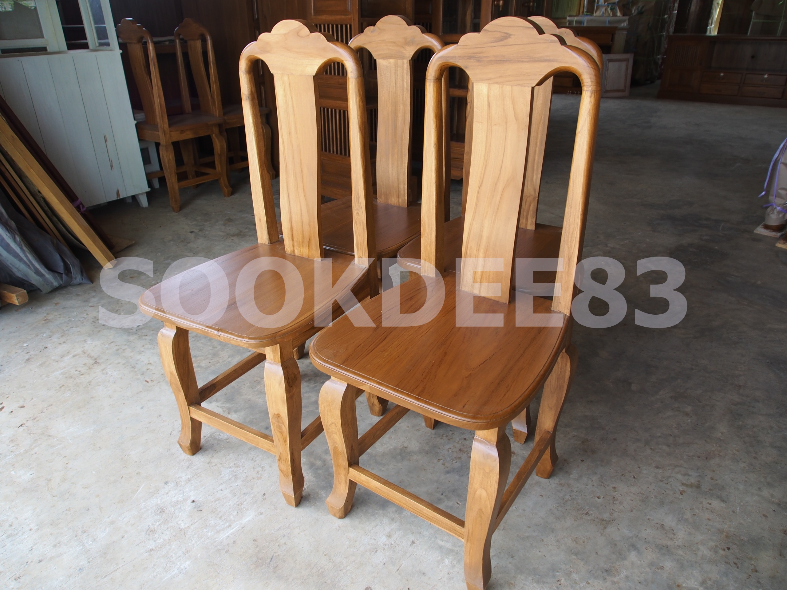 เก้าอี้แผ่นเรียบทึบ