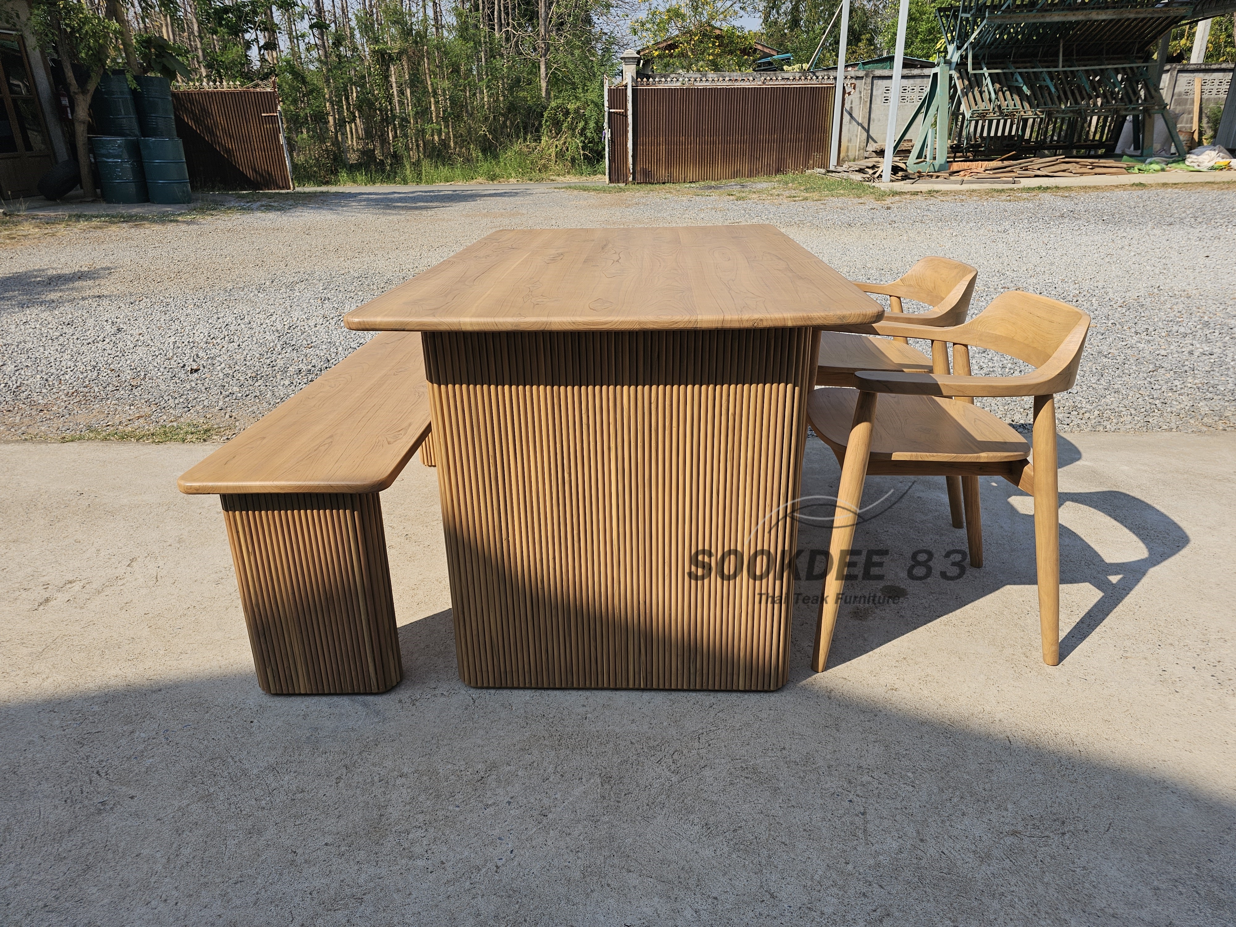 ชุดโต๊ะกินข้าวขากล่องประดับซี่ (สีสัก)