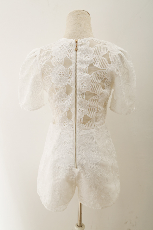 จั๊มสูทขาสั้นสีขาว ส่งฟรี ems