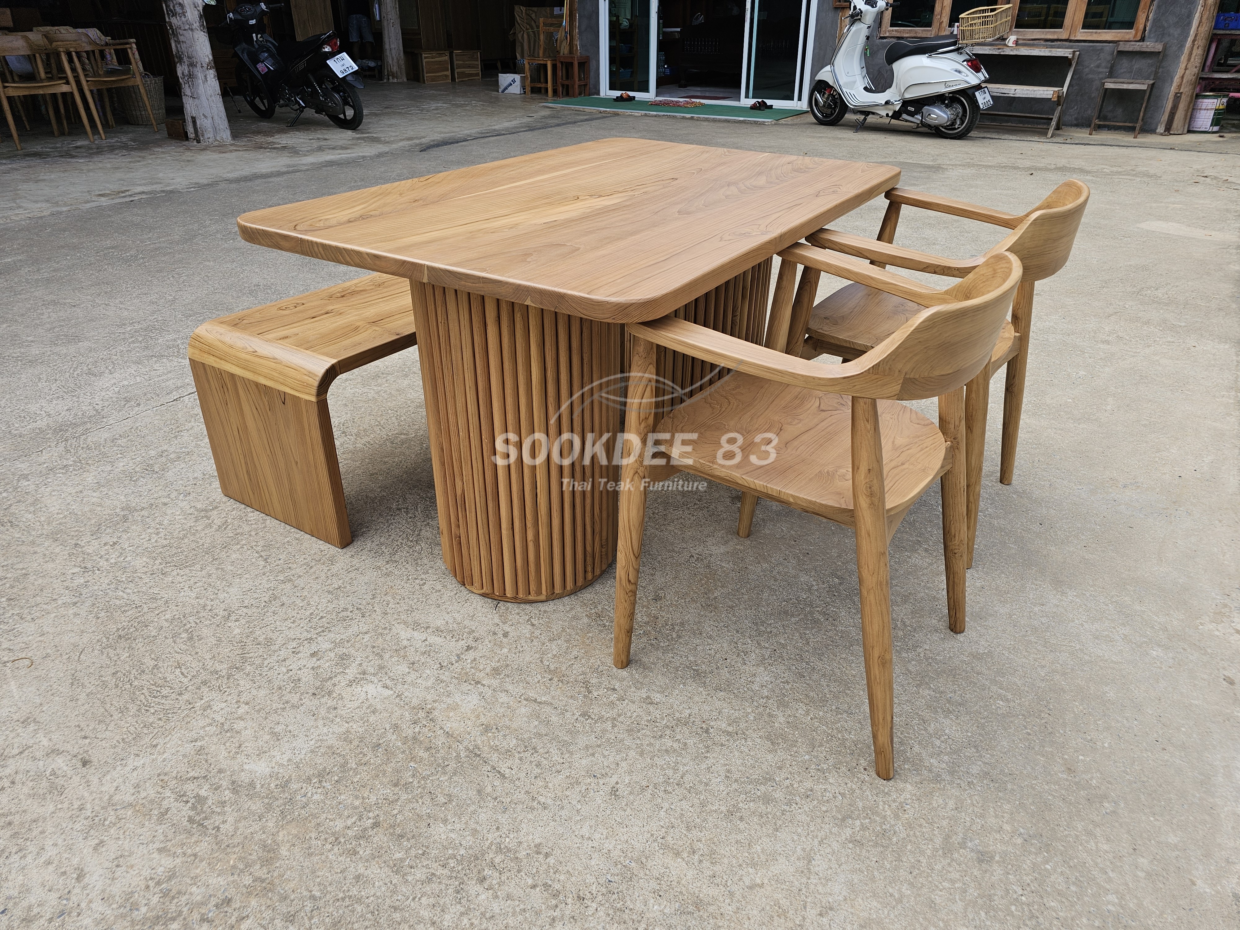 ชุดโต๊ะกินข้าวขากล่องประดับซี่ (สีสัก)