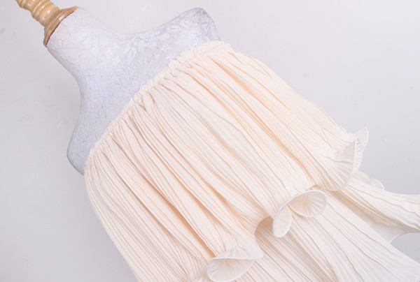 เสื้อเกาะอก ผ้าชีฟองอัดพลีตเล็กๆ สีครีม ส่งฟรี ems