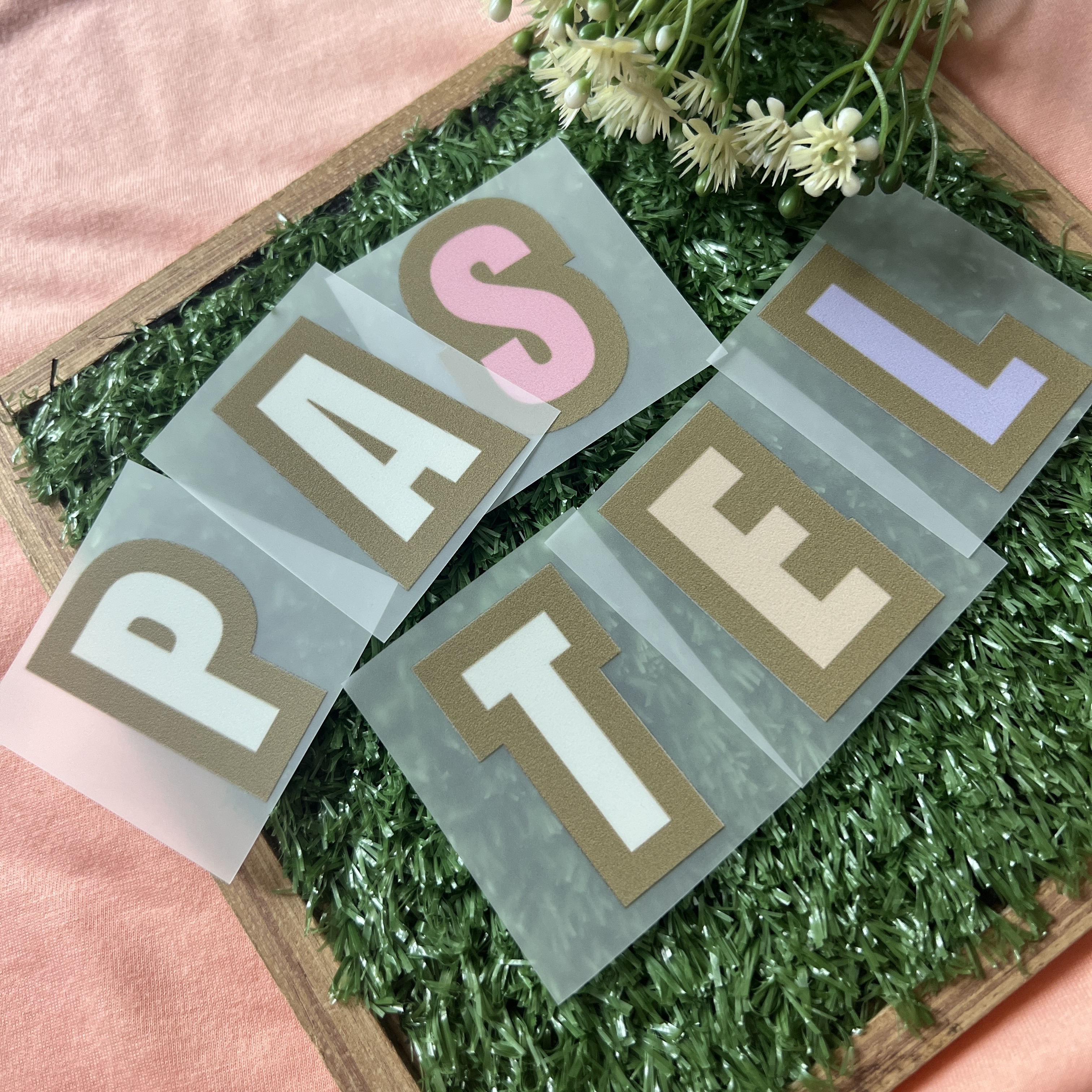 ตัวรีดติดเสื้อ ตัวรีดตัวอักษร สีลูกกวาด พาสเทล แบบสติกเกอร์ รีดแล้วลอก สกรีนลาย ตัวรีดDFT DTF Alphabet Letter