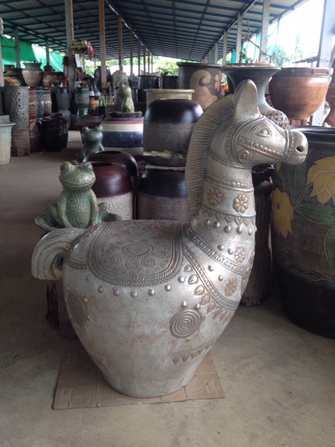 เก้าอี้ม้าดินมังกร