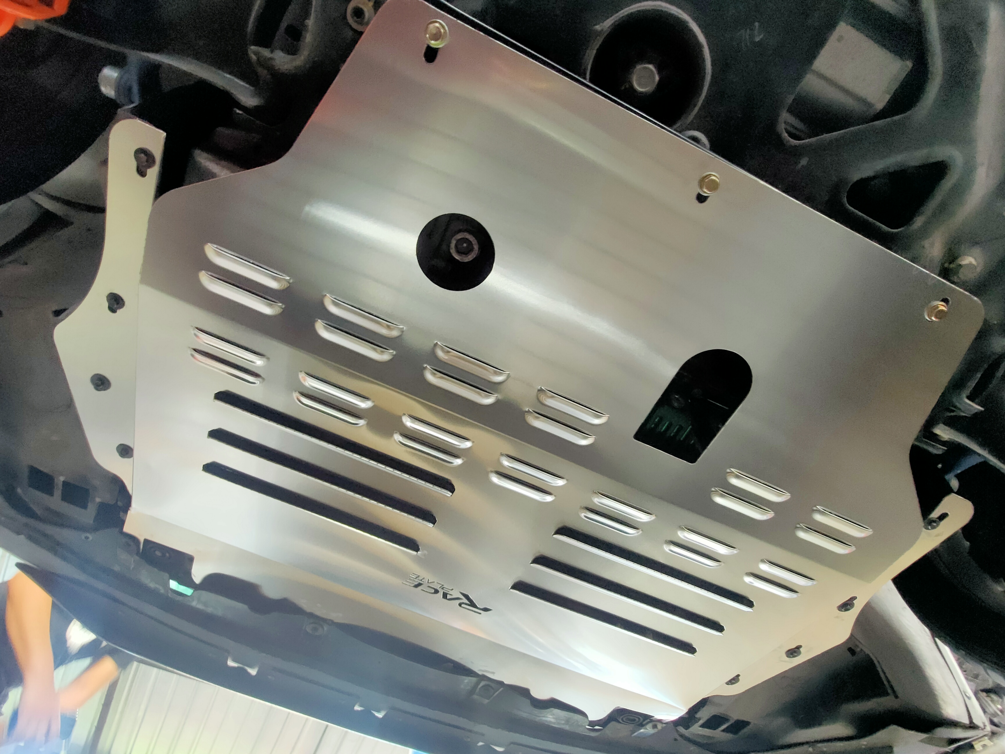 แผ่นปิดใต้ห้องเครื่องอลูมิเนียม Volkswagen Beatle C5,A5 Raceplate_Undertray