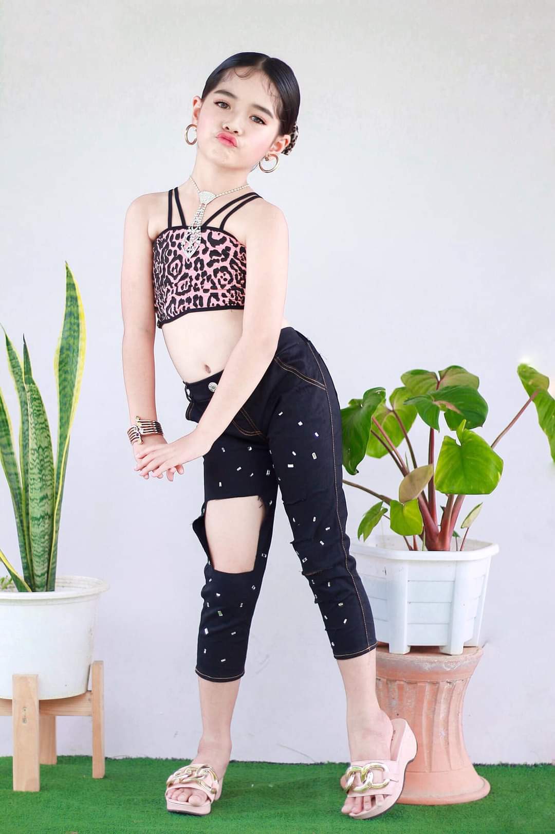 KS18/✨พร้อมส่ง✨ชุดเด็กผู้หญิง เสื้อลายเสือ+กางเกงแต่งขาด+แต่งคริสตัล