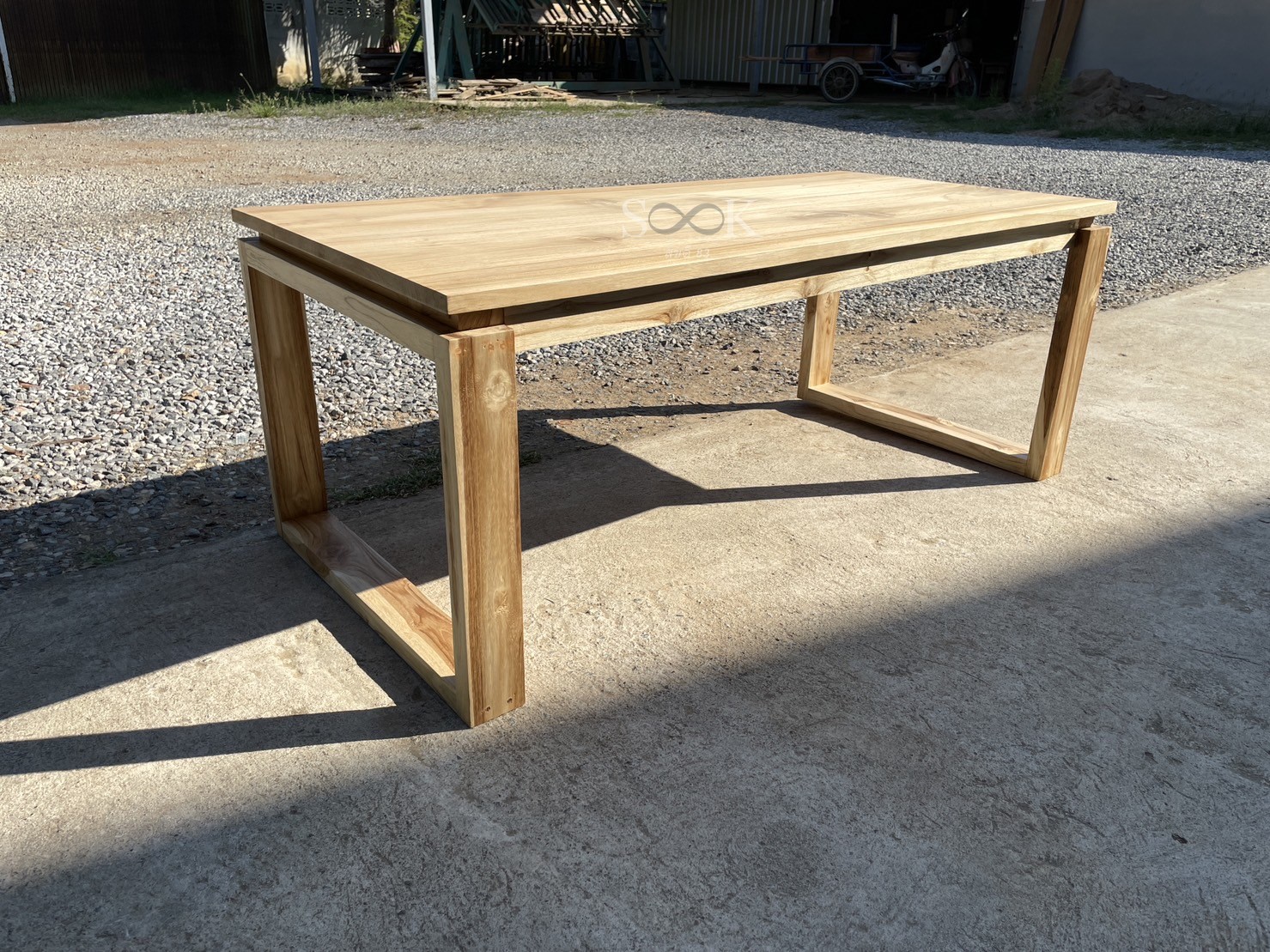 โต๊ะกลางขายู (สีสัก)