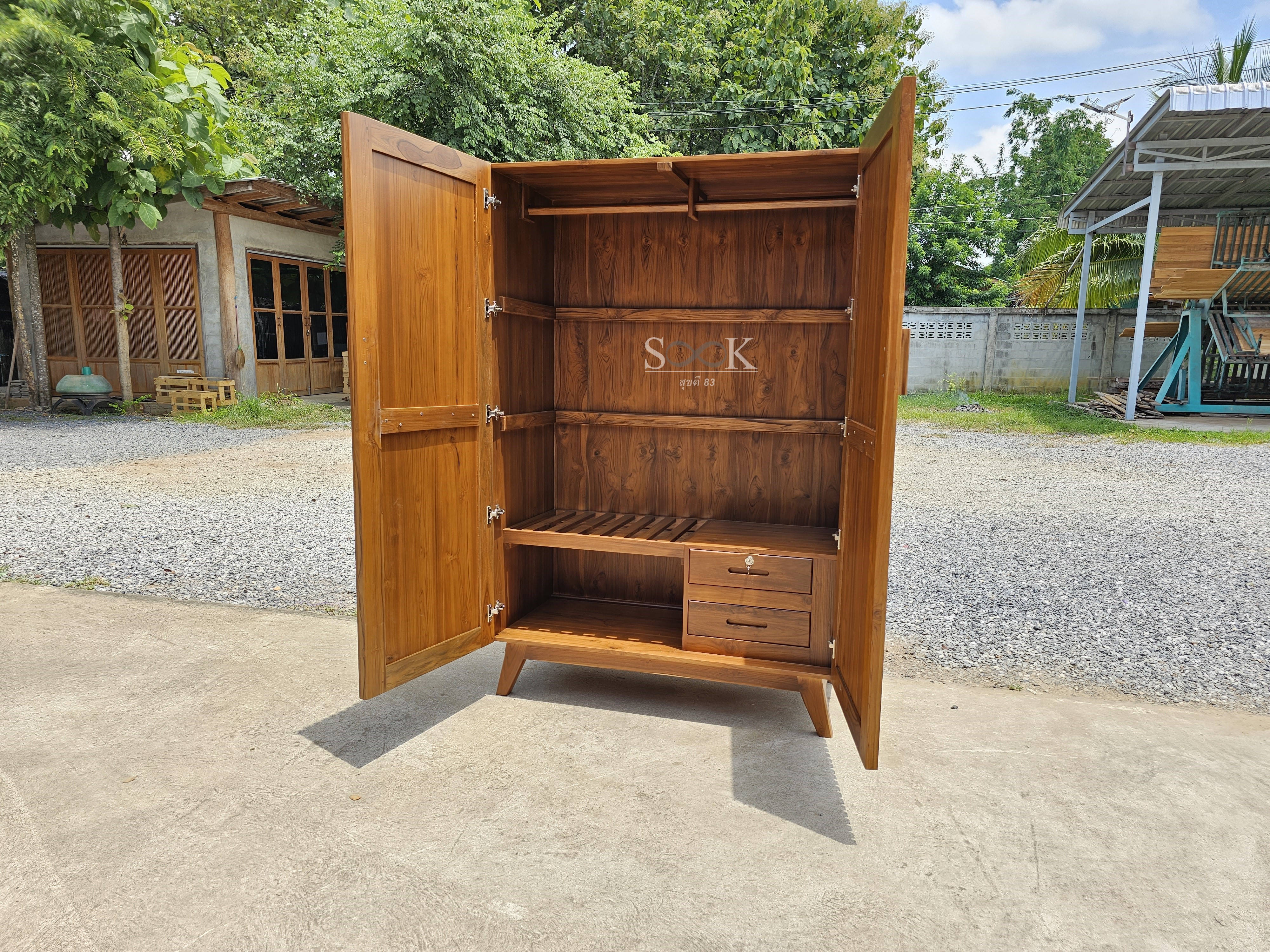ตู้เสื้อผ้าบานเปิดซี่แบน มีขา