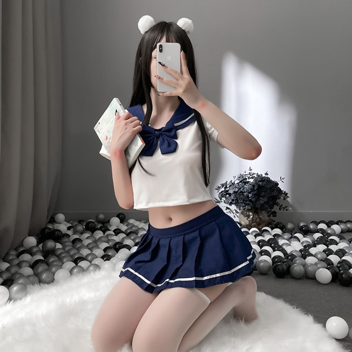 C2024 ชุดนักเรียนญี่ปุ่นเซ็กซี่ ชุดคอสเพลย์อีโรติกมาในแบบชุดนักเรียนญี่ปุ่น ประกอบด้วยเสื้อยืดแขนสั้นผ้ายืดมาพร้อมกับโบว์คล้องคอแบบติดเข็มกลัด กระโปรงบานสั้นผ้าไม่ยืดใช้ติดแบบตีนตุ๊กแกตามรูปถ่ายสินค้าจริงเลยค่ะ ***ไม่มีถุงเท้า