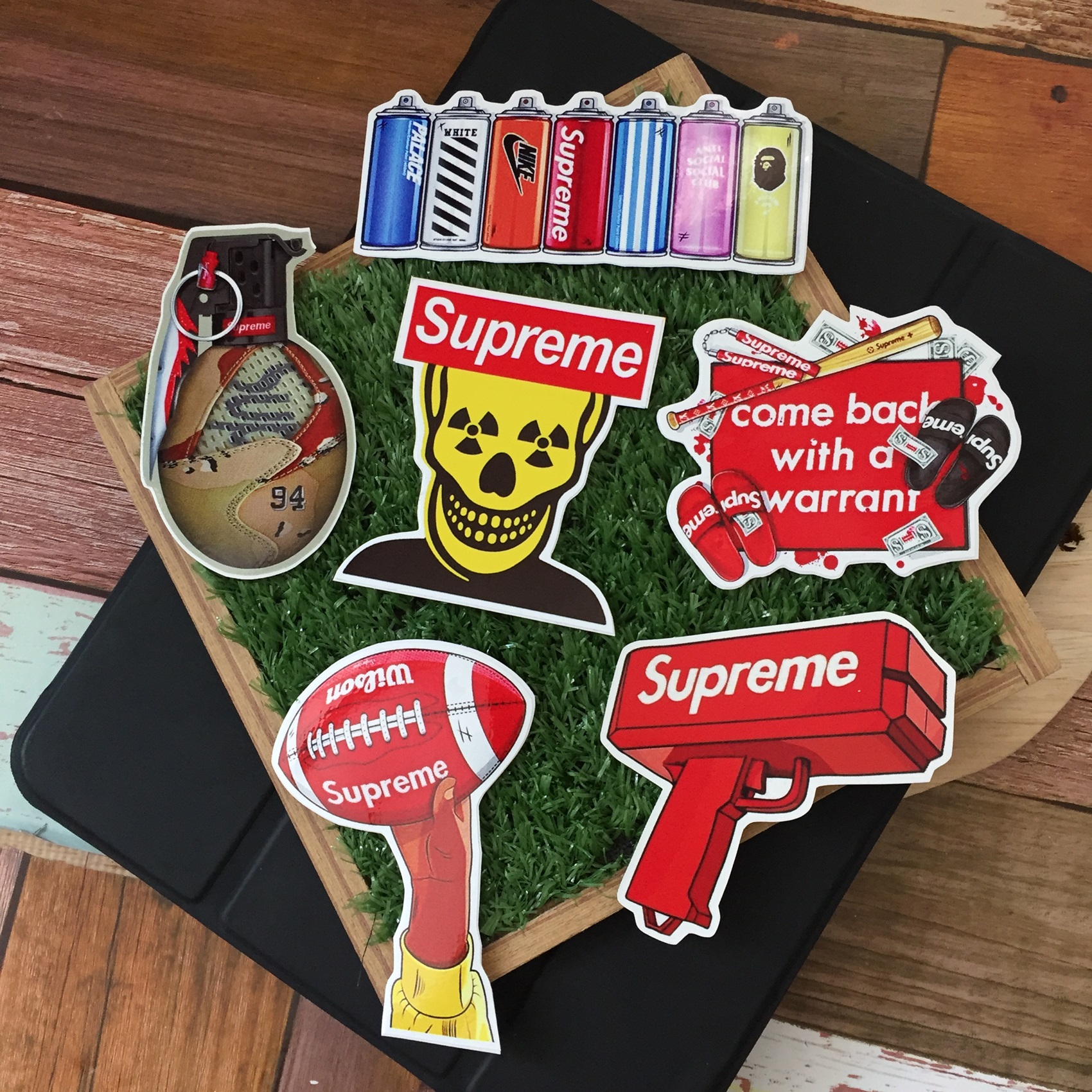 สุพรีม สติกเกอร์ เคลือบกันน้ำ ลายแนวๆ ไดคัท ติดกระเป๋าเดินทาง โน้ตบุ๊ค เคสโทรศัพท์ กระบอกน้ำ Waterproof Decal Sticker