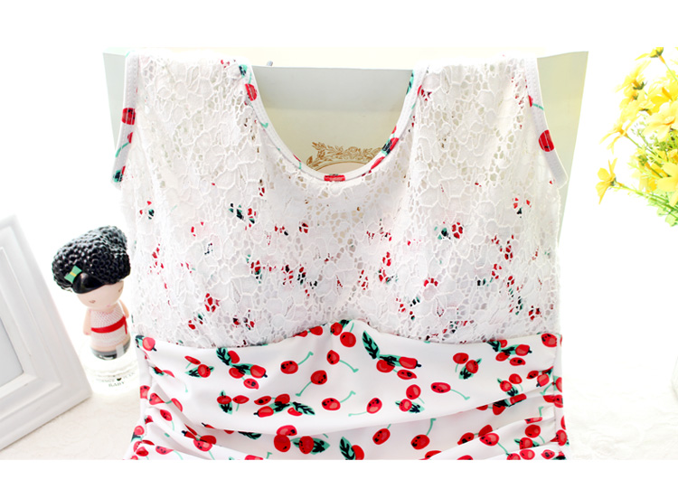 ชุดว่ายน้ำวันพีชพื้นสีขาว ลายลูกเชอร์รี่สีแดงน่ารักมากๆๆค่ะ ส่งฟรี ems