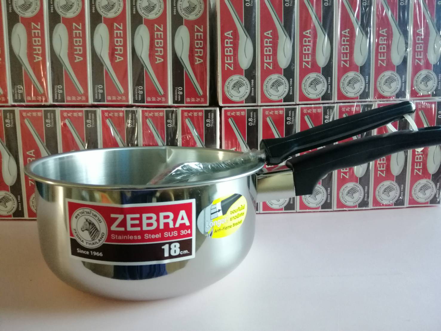 Zebra หม้อด้ามญี่ปุ่น ขนาด 18 ซม. (ไม่มีฝา) พร้อม ทัพพีเล็ก Focus ตราหัวม้าลาย