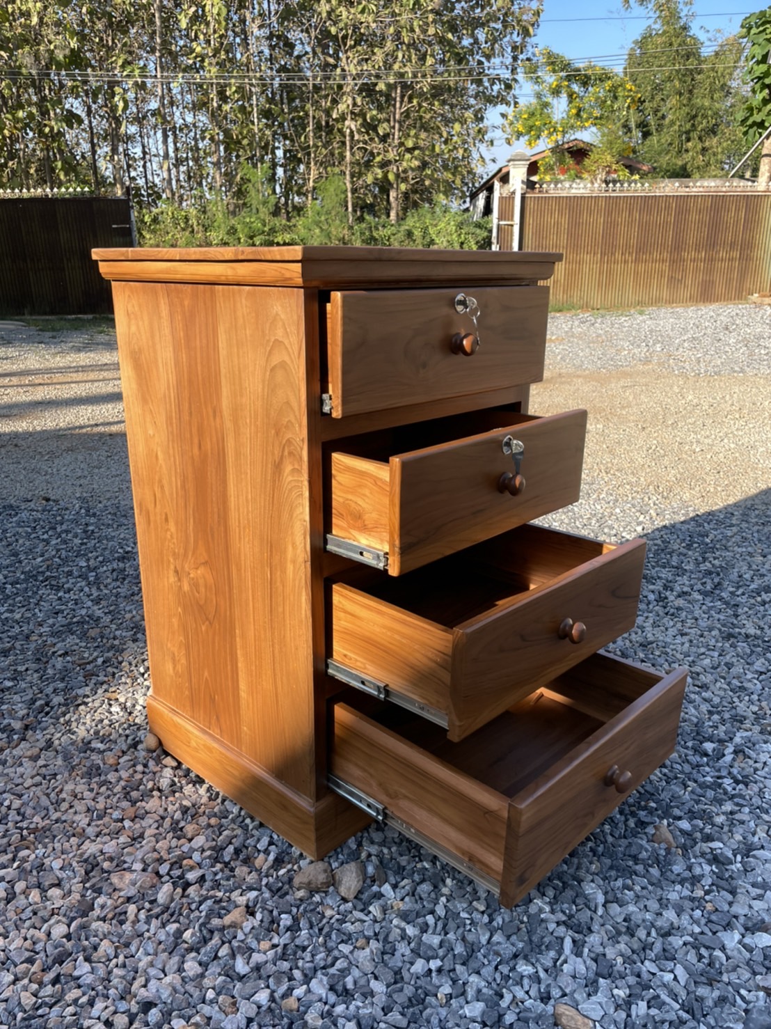 ตู้เอกสารจัมโบ้ 4 ลิ้นชัก ปกยื่น ขาทึบ