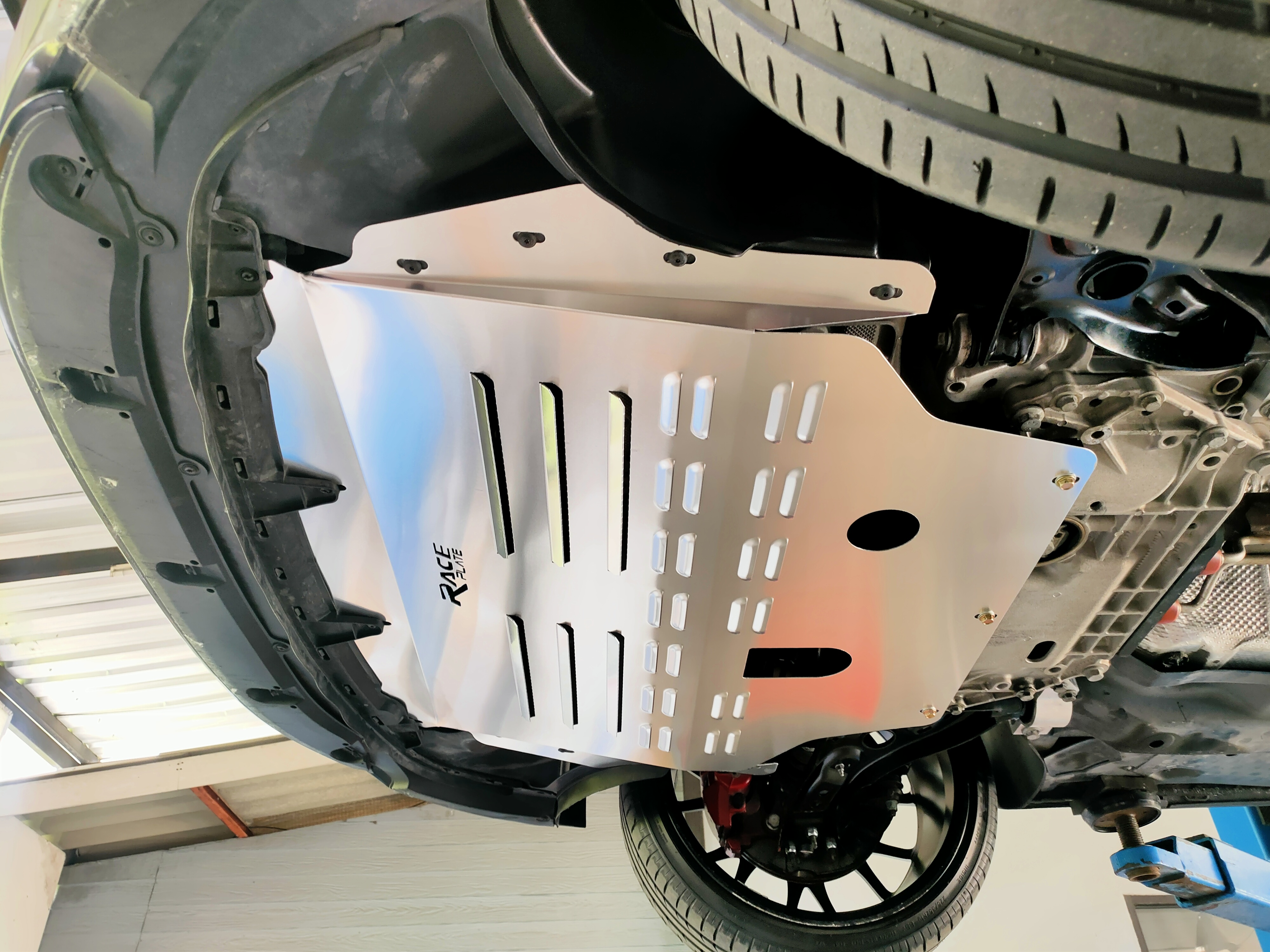 แผ่นปิดใต้ห้องเครื่องอลูมิเนียม Volkswagen Golf MK6 Raceplate_Undertray