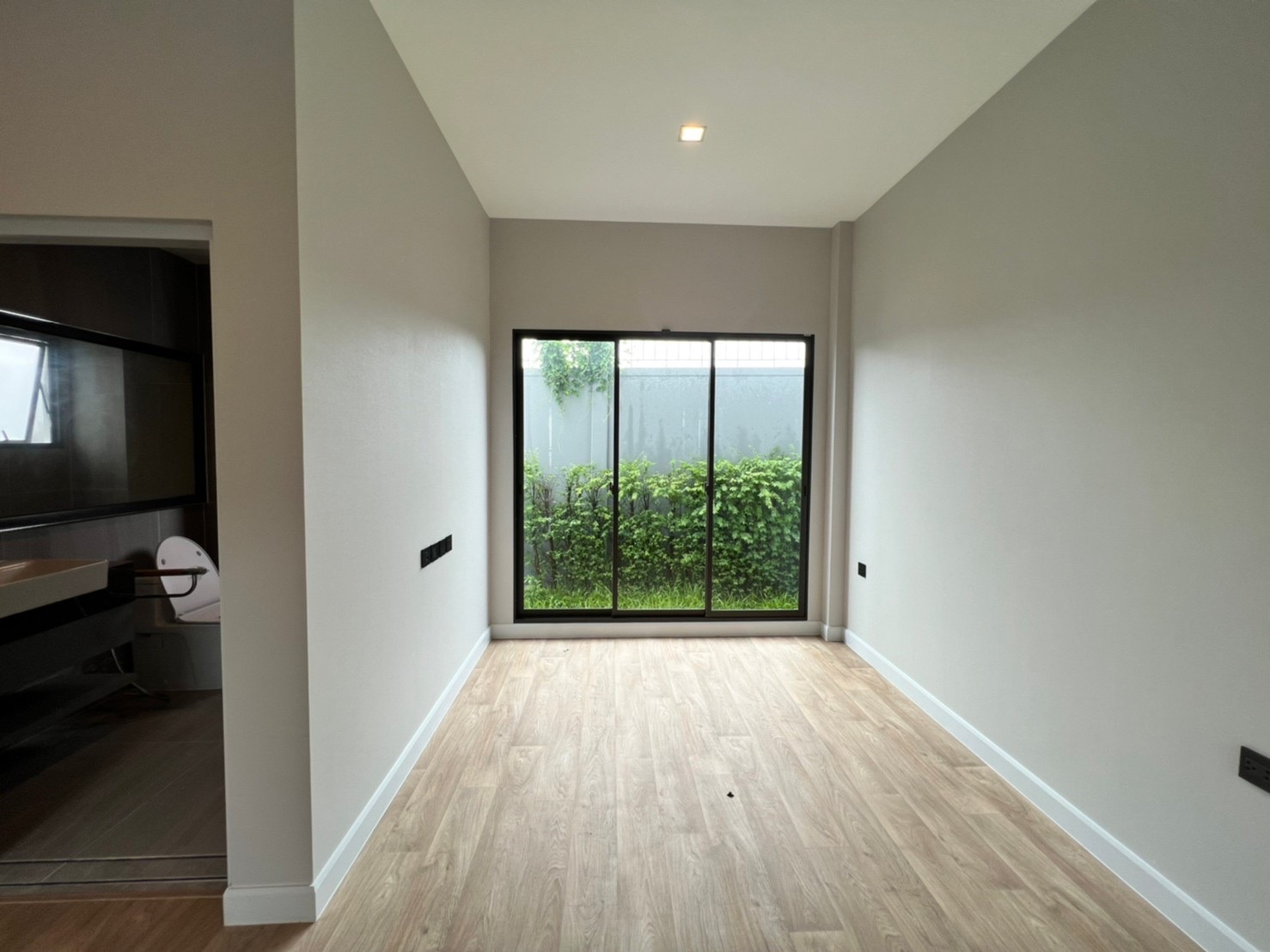 ขาย บ้านใหม่ แบบ BARE SHELL ไม่เคยเข้าอยู่ โครงการ Grand Bangkok Boulevard บางนา-อ่อนนุช