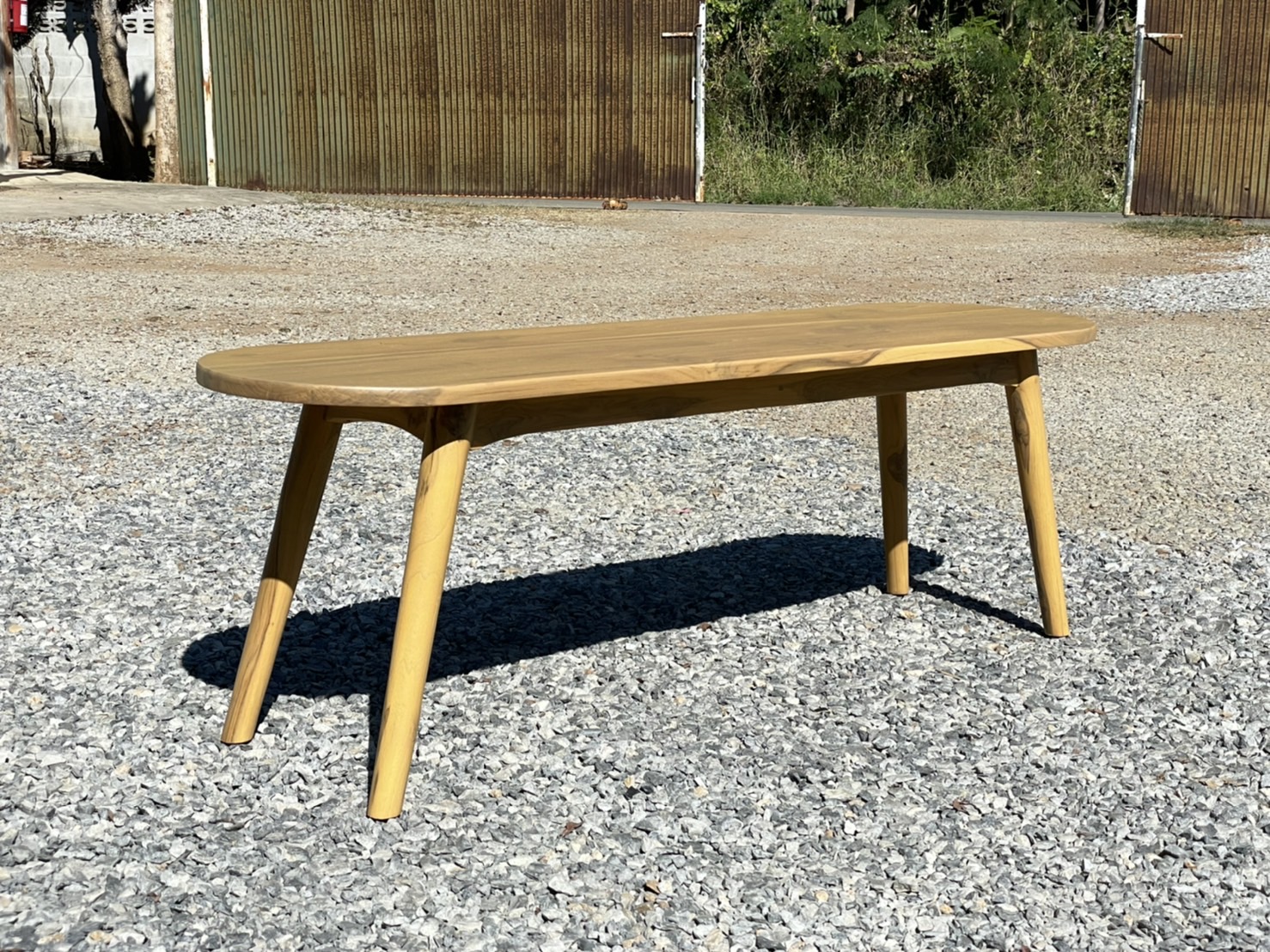 ม้านั่งยาววงรีมินิมอล ขากลมสอบ