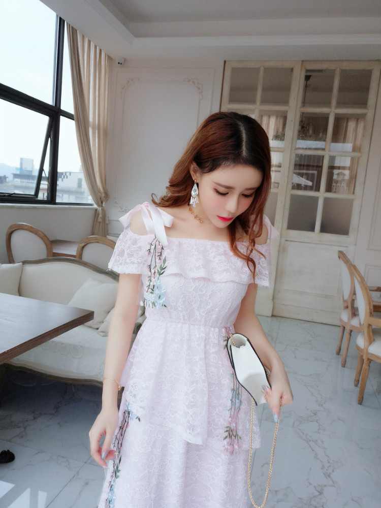 ชุดเดรสยาวสีชมพูผ้าลูกไม้ ส่งฟรี ems