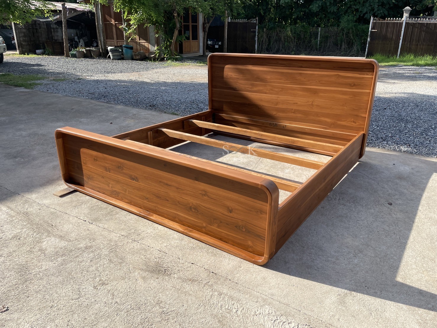 เตียงแคปซูลมินิมอลพื้นทึบ