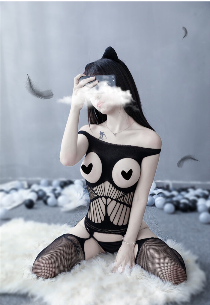 K292 ชุดตาข่ายเซ็กซี่ ชุดตาข่ายเต็มตัวสีดำสวมใส่แบบใช้สายคล้องไหล่หรือจะใส่แบบปาดไหล่ก็ได้ ตัวชุดออกแบบมาเสมือนมีสายรั้งถุงน่องในตัวตามรูปถ่ายสินค้าจริงเลยค่ะ ***เฉพาะตัวชุดไม่รวมอุปกรณ์สวมใส่อื่นๆ