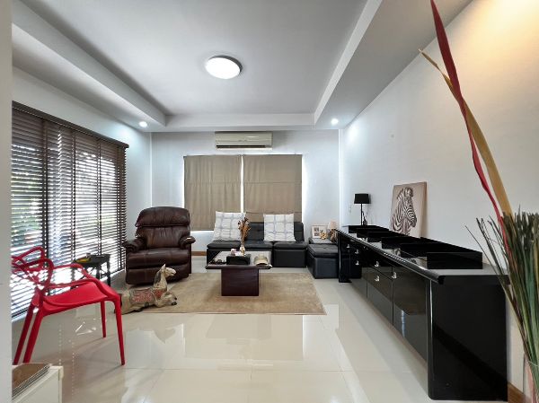 ขายด่วน บ้านเดี่ยว 2 ชั้น หมู่บ้านกลางสวน (โรงโป๊ะ) ตำบลตะเคียนเตี้ย บางละมุง ชลบุรี