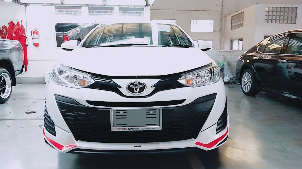 ชุดแต่ง Yaris 5 ประตู รุ่น BK ชุด 5 ชิ้น(มีสปอยเลอร์)