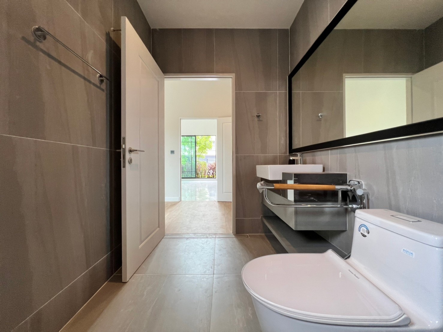 ขาย บ้านใหม่ แบบ BARE SHELL ไม่เคยเข้าอยู่ โครงการ Grand Bangkok Boulevard บางนา-อ่อนนุช