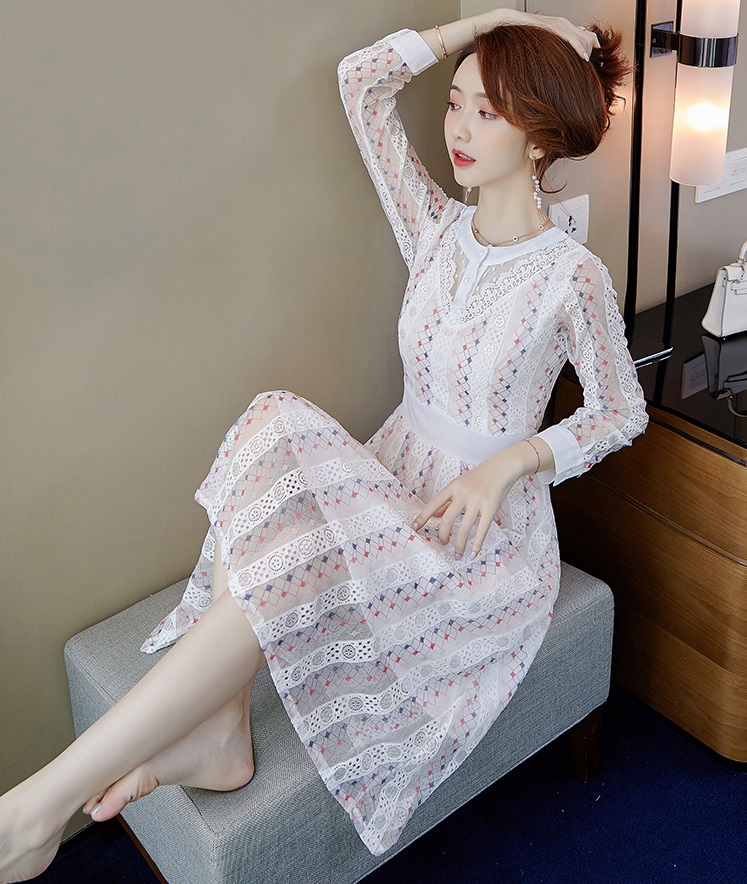 ชุดเดรสสีขาว ผ้าลูกไม้แขนยาว ผ้าลูกไม้มีลายเส้นในตัวสวยมากๆๆค่ะ ส่งฟรี ems