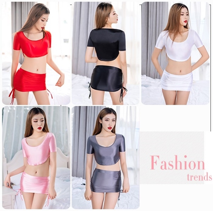 L954 ชุดเซ็ตเสื้อครอปคอกลมแขนสั้นปลายเสื้อโค้งมน มาพร้อมกับกระโปรงสั้นมีหูรูดด้านข้าง ผ้ามันเนื้อนิ่มใส่สบาย สามารถนำไปแมตช์กับรหัส L952 ได้ด้วยค่ะ