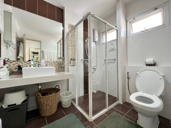 ขายด่วน บ้านเดี่ยว 2 ชั้น หมู่บ้านกลางสวน (โรงโป๊ะ) ตำบลตะเคียนเตี้ย บางละมุง ชลบุรี