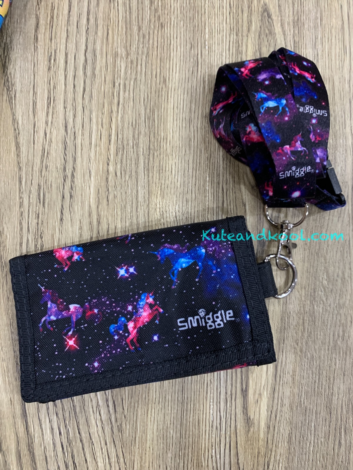 กระเป๋าตัง smiggle wallet with lanyard - ดำ