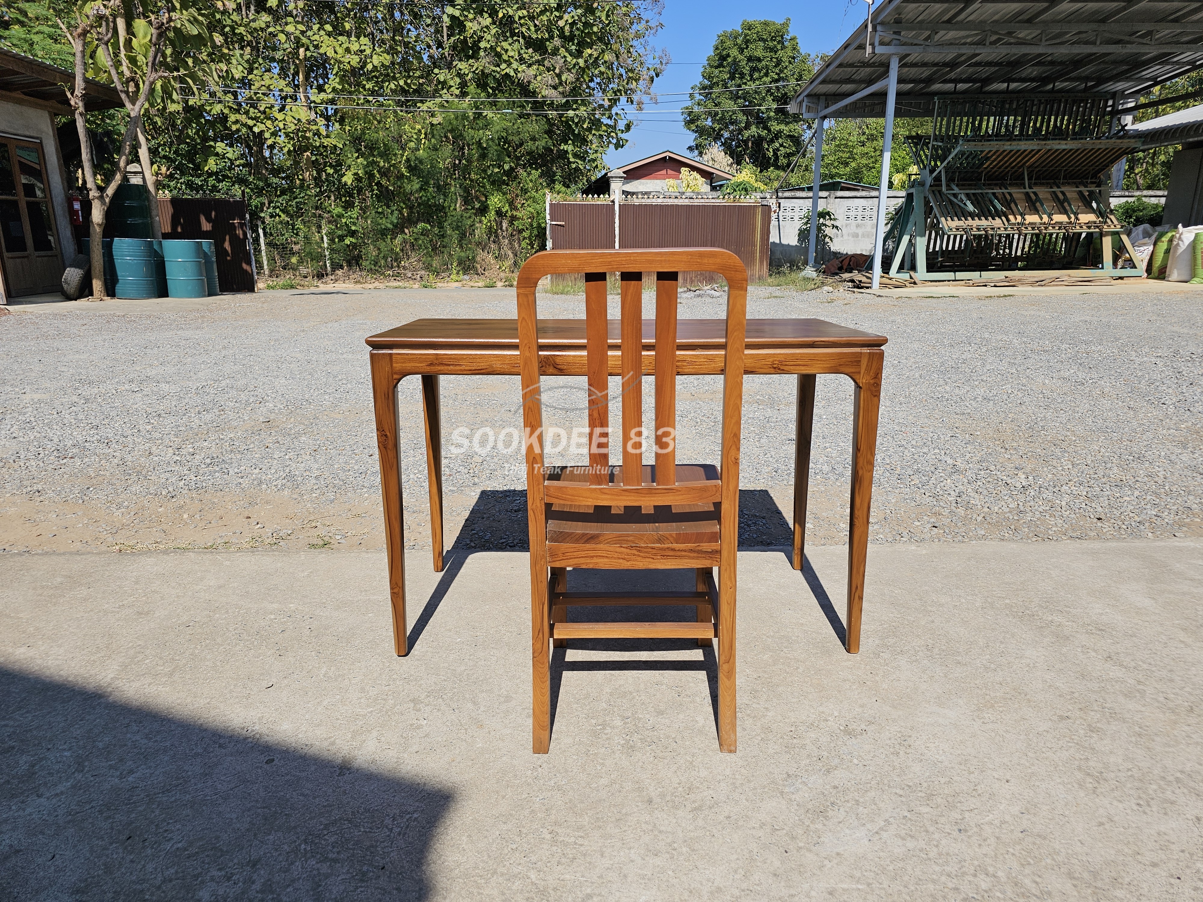 โต๊ะทำงานมินิมอลพร้อมเก้าอี้พนักมน