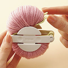 Clover 58-794อุปกรณ์ช่วยทำ pompom ปอมปอม ชุด2ชิ้น