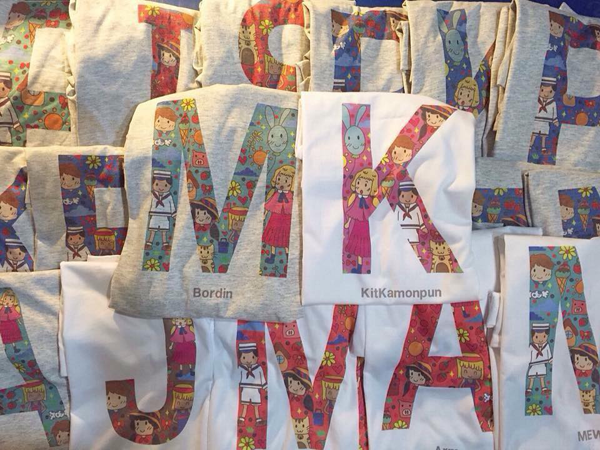 เสื้อลายตัวอักษร A-Z
