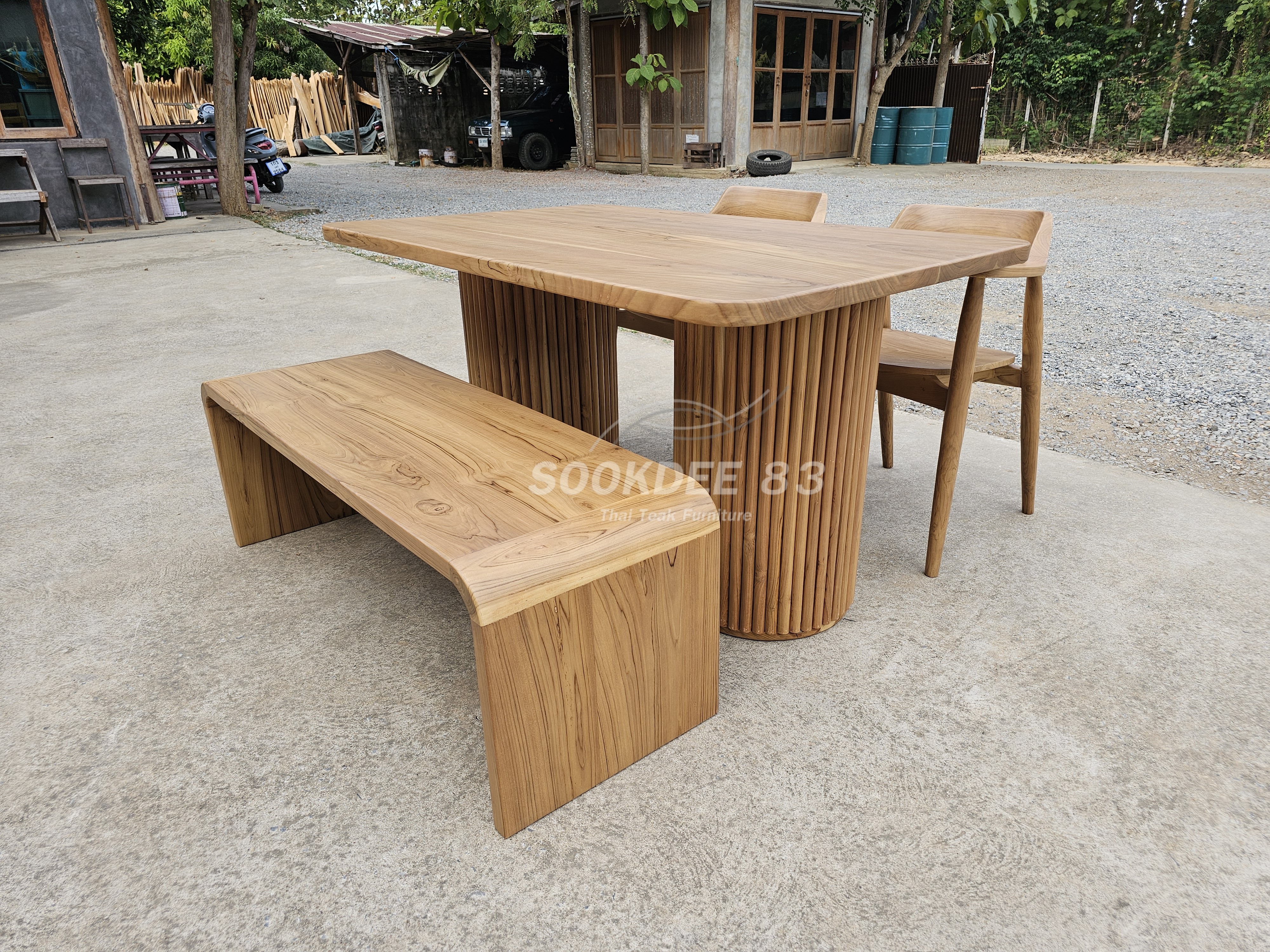 ชุดโต๊ะกินข้าวขากล่องประดับซี่ (สีสัก)