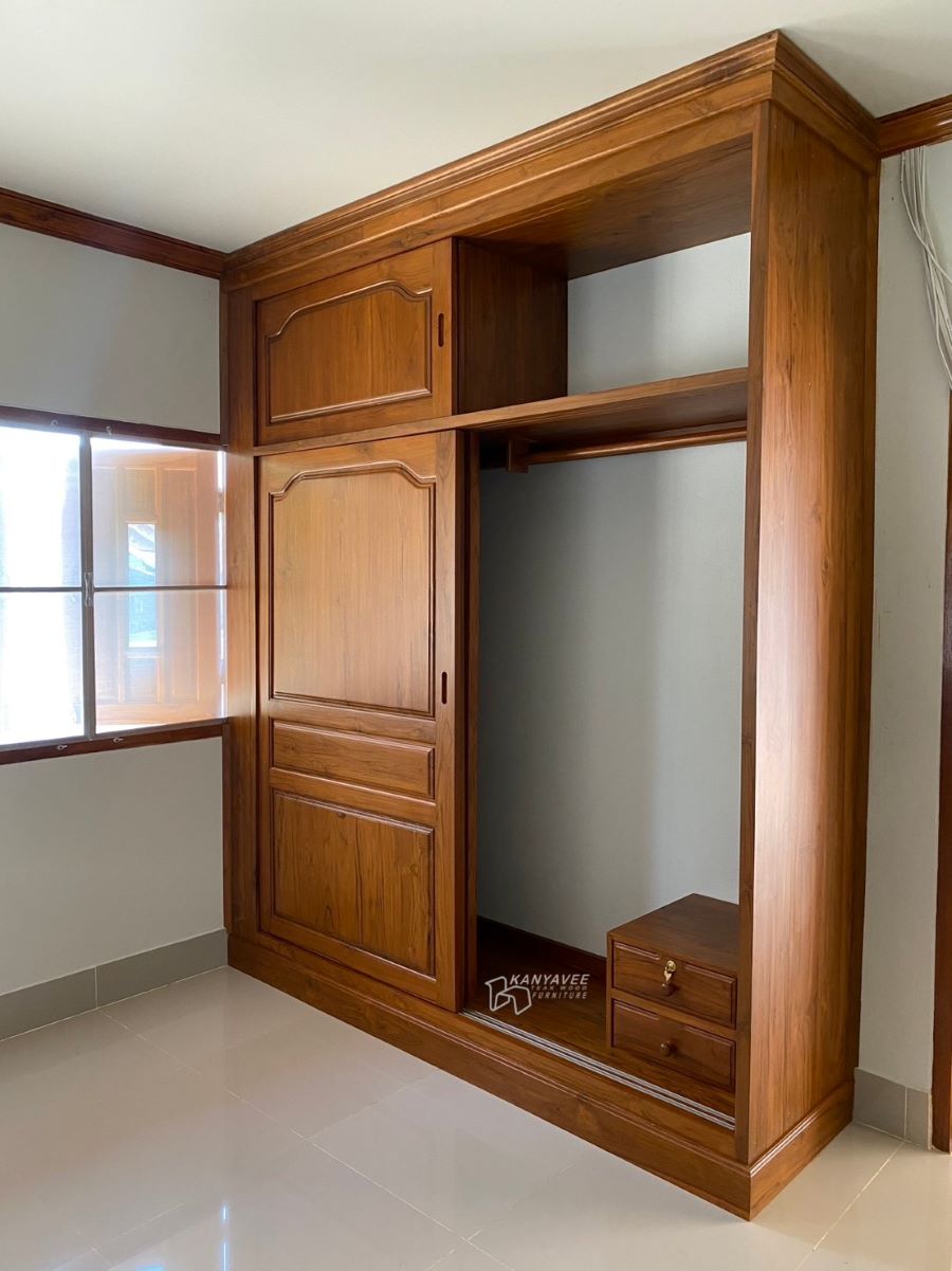 ตู้เสื้อผ้าบิ้วอินไม้สัก