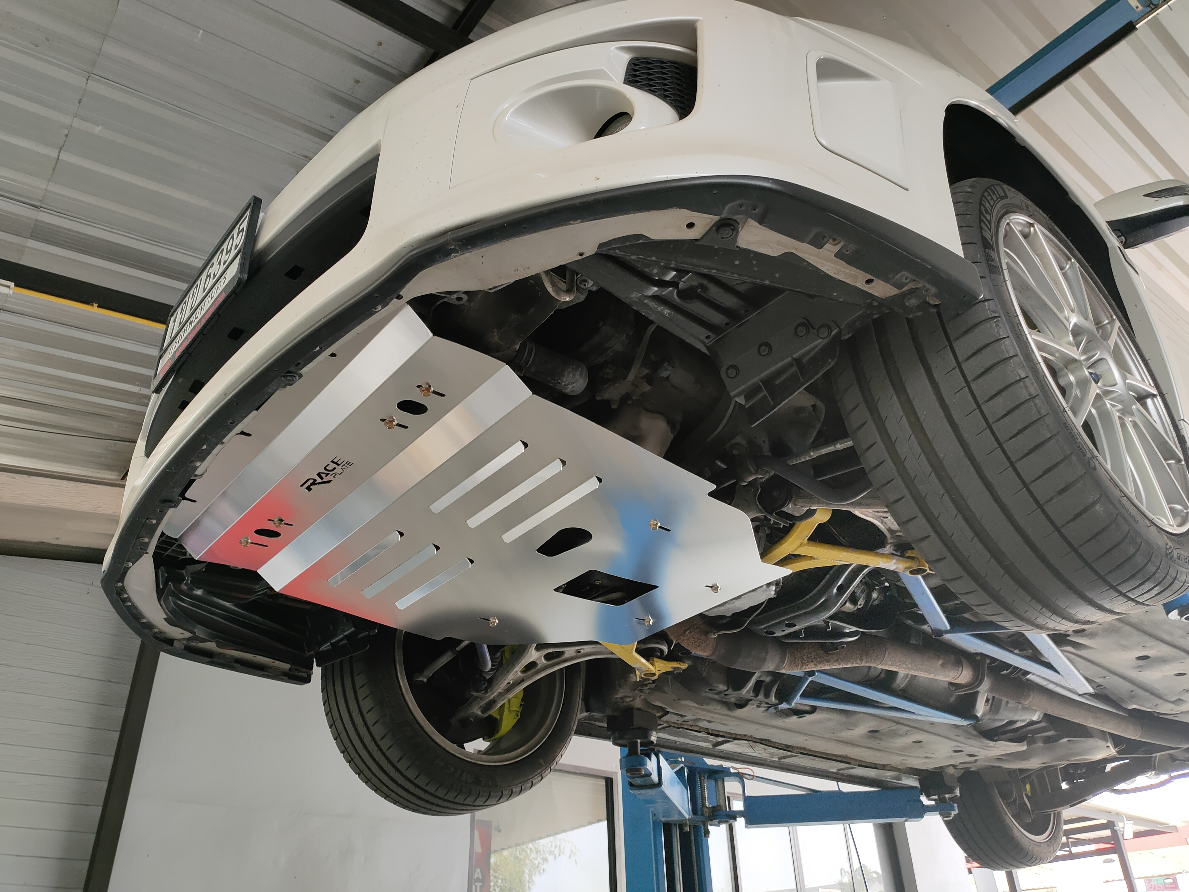 แผ่นปิดใต้ห้องเครื่องอลูมิเนียม Subaru Impreza GH แมว Raceplate_Undertray