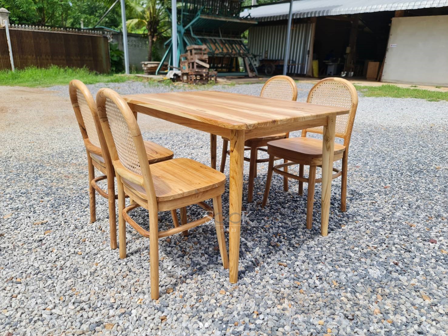 ชุดโต๊ะกินข้าวขาเฉียง มินิมอล (สีสัก)