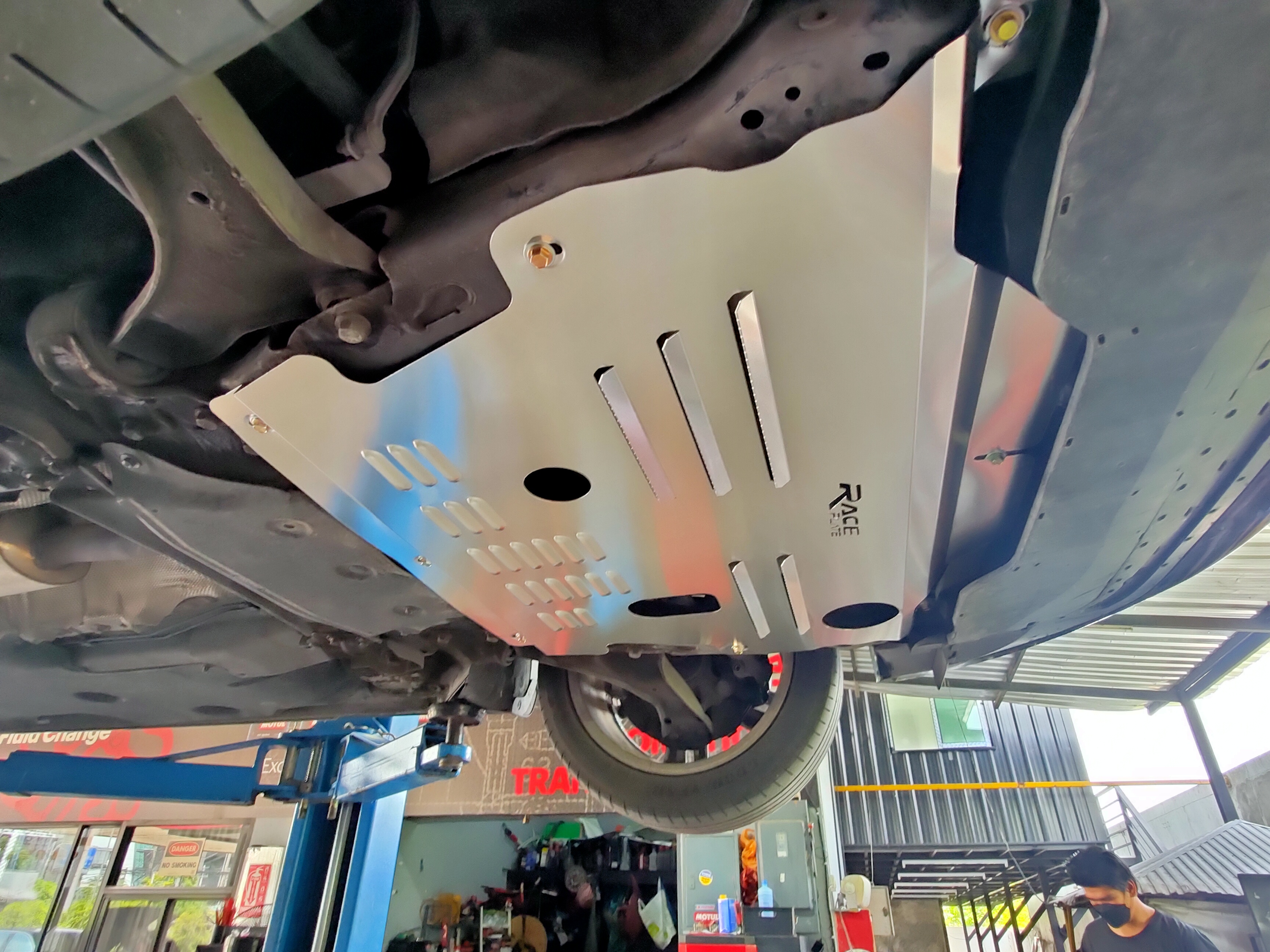 แผ่นปิดใต้ห้องเครื่องอลูมิเนียม Volvo V60 ,Volvo Xc60 Raceplate_Undertray