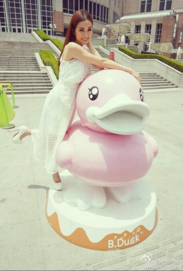 ชุดเดรสยาวผ้าถักโครเชต์แขนกุดสีขาว ส่งฟรี ems